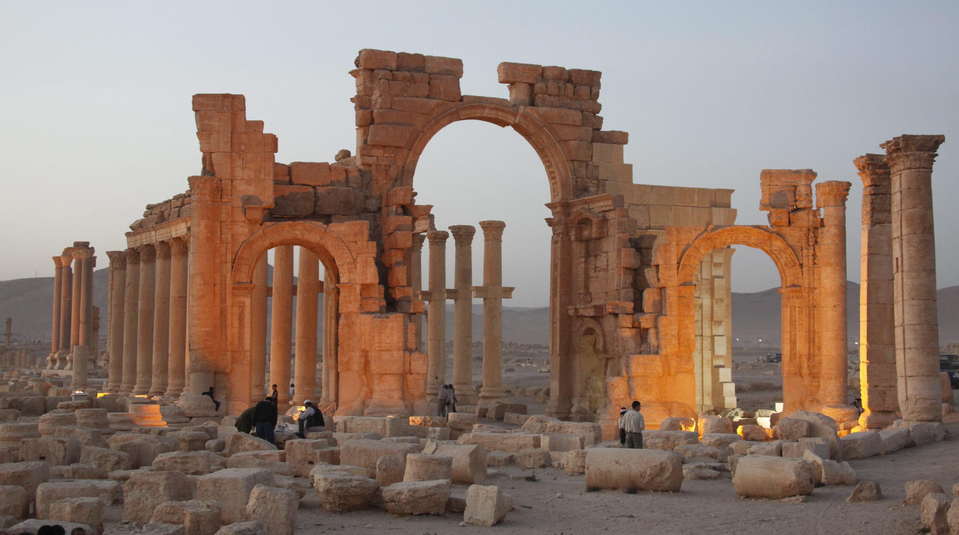 Islamic State militants blow up Palmyra temple